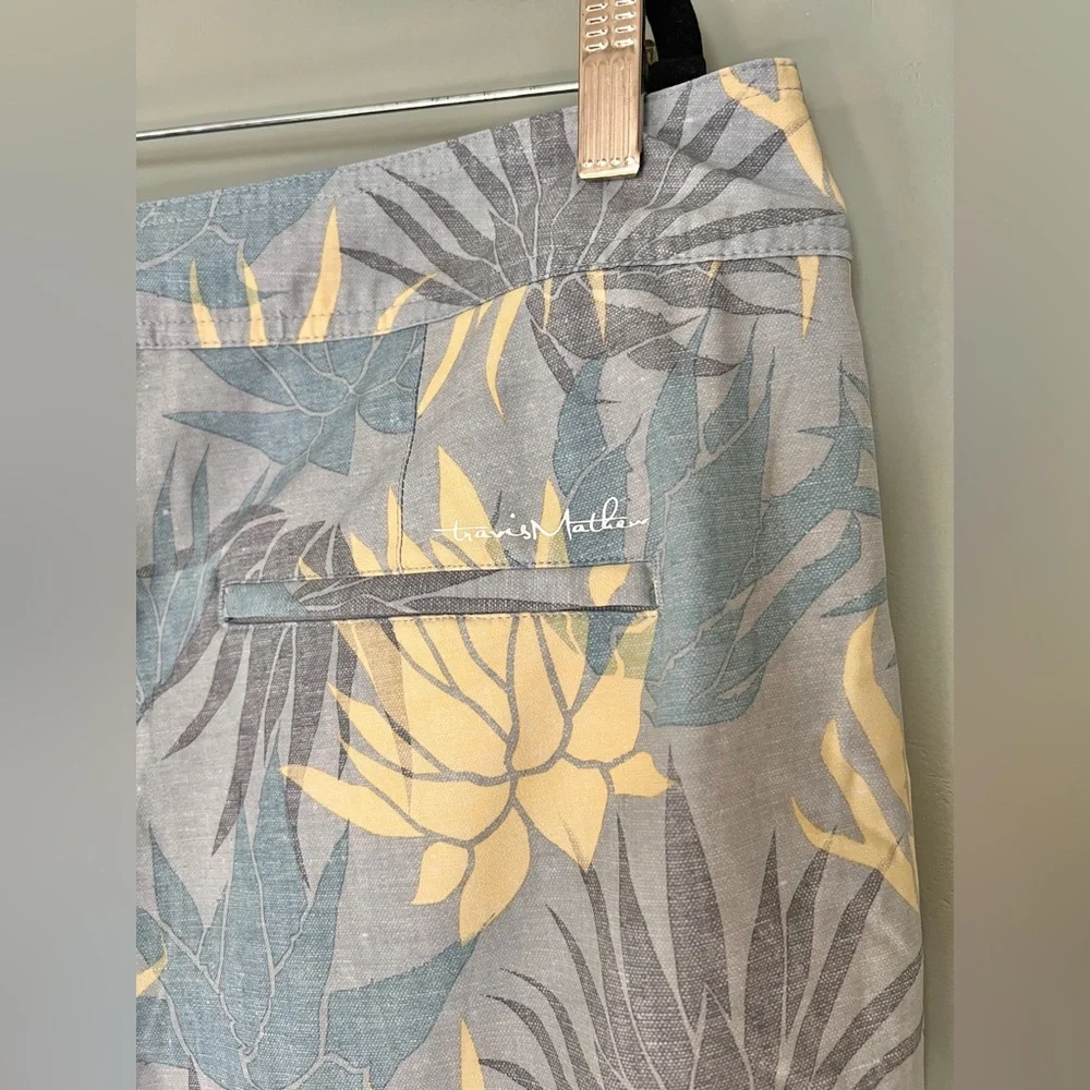 TravisMathew‎ Board Shorts Unlined Swimsuit Swim Trunks Blue Agave Print Size 38